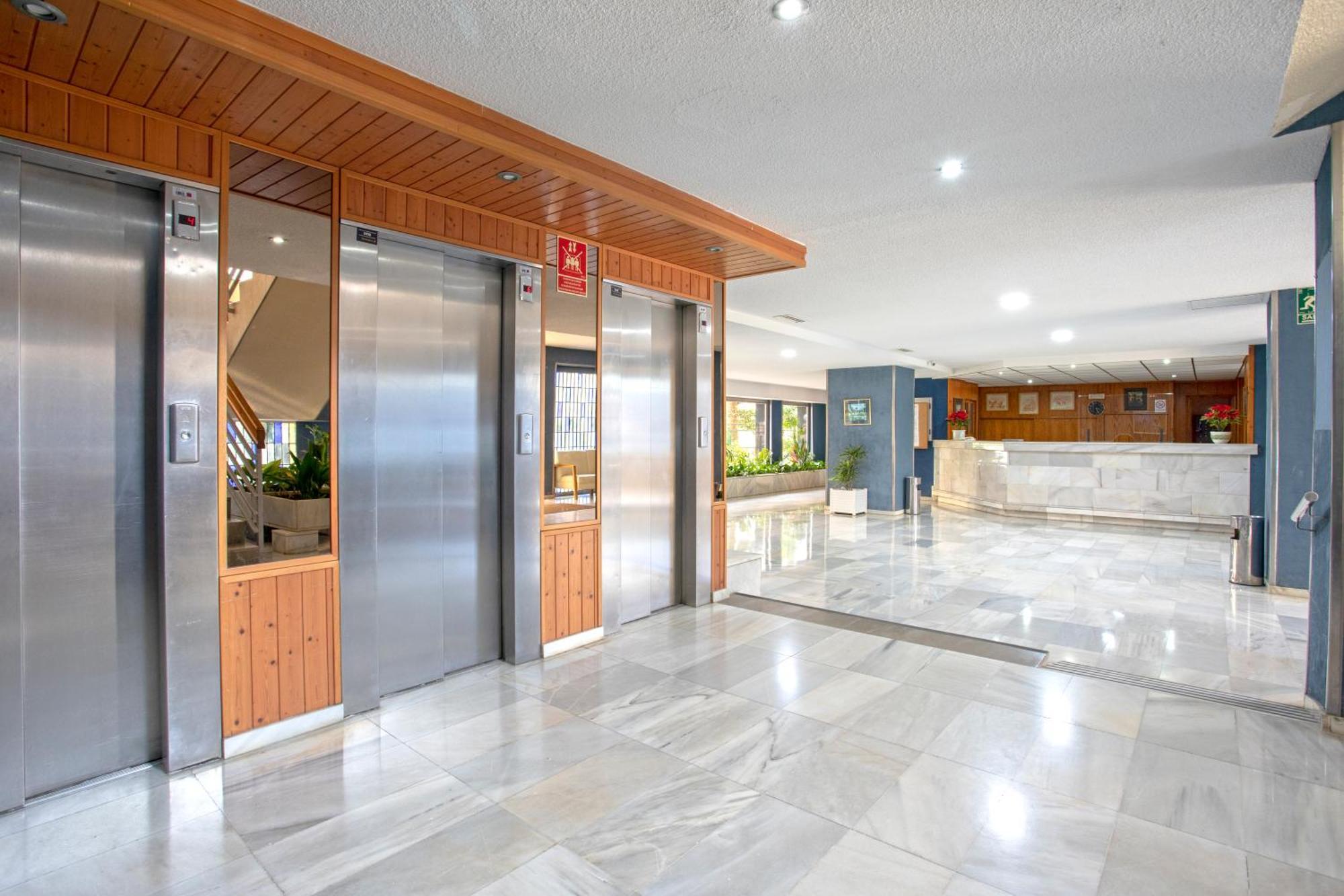 1004 - Beachfront Apartment On El Paseo, 4 Pers - Air Conditionning - Wi-Fi - Smart Tv Almuñécar المظهر الخارجي الصورة